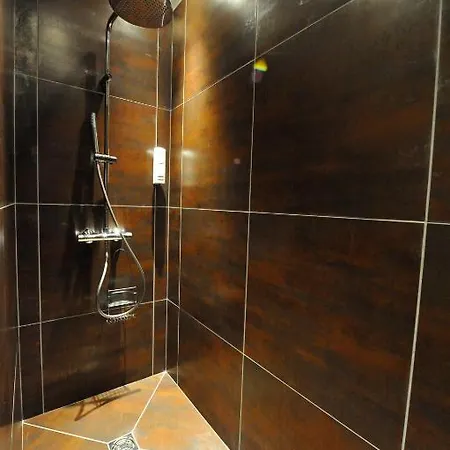 Le Hotel 2*