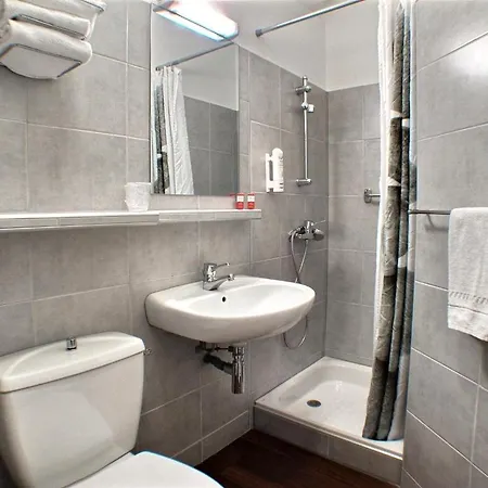 Le Hotel 2*